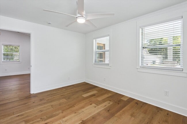 Building Photo - Newly Renovated Coastal Cottage for Lease!