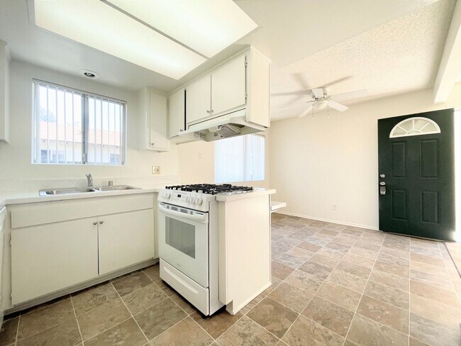 Building Photo - Upper level in Fire Mountain!