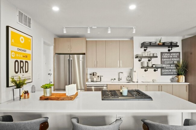 Building Photo - 3430 N Lake Shore Dr