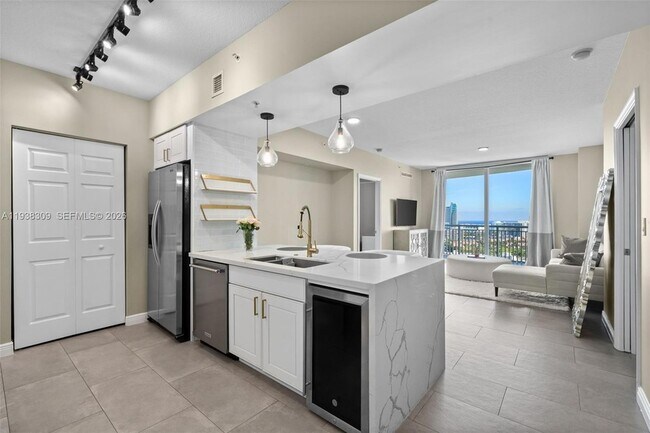 Building Photo - 1755 E Hallandale Beach Blvd