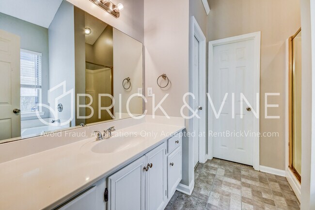 Building Photo - 505 Baronne St