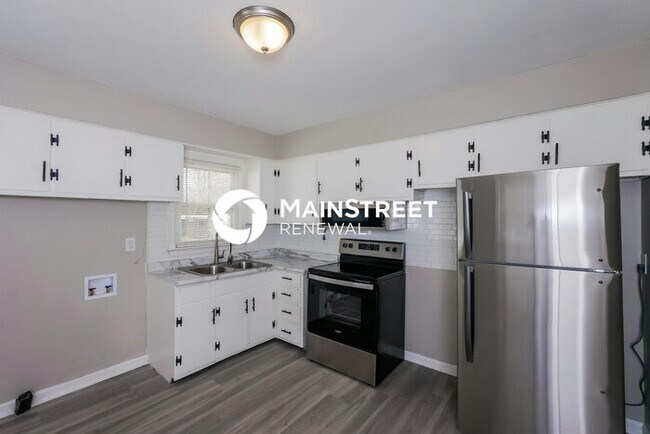 Building Photo - 3 Bedroom Pet-Friendly Home in LOUISVILLE, KY with Main Street Renewal