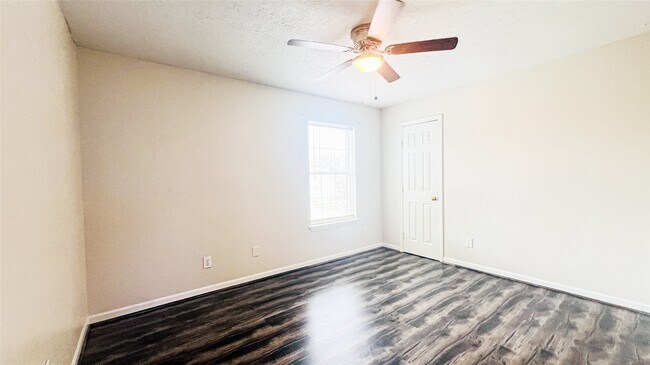 Building Photo - 1114 Knoll Crest Ct