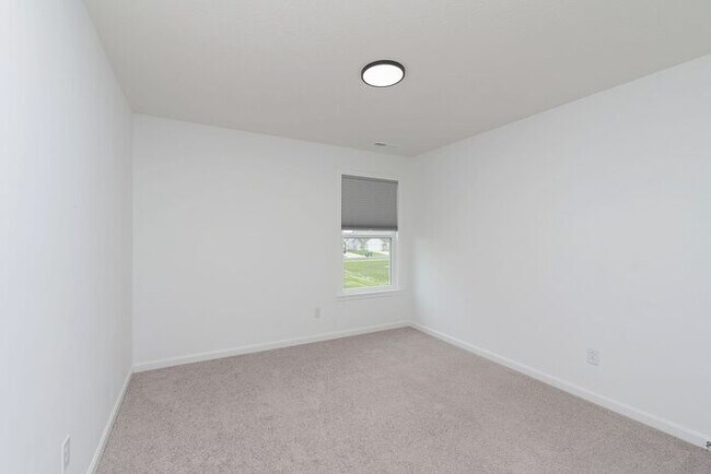 Building Photo - Awesome 5 Bedroom In Great McCordsville Lo...