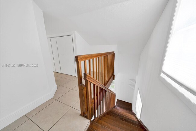 Building Photo - 2731 SW 24th St