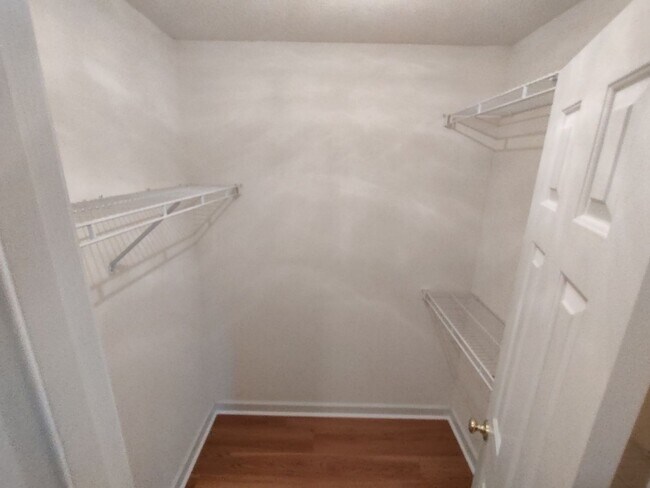 Building Photo - NEWLY RENOVATED 4 Bed/2 Bath with Communit...