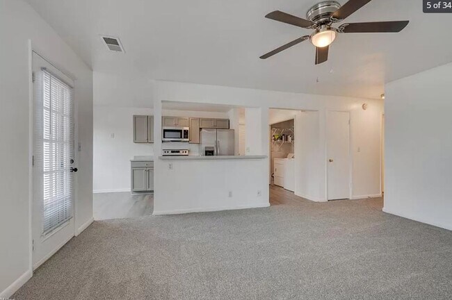 Building Photo - 2 bedroom 2 full bath condo close to the b...