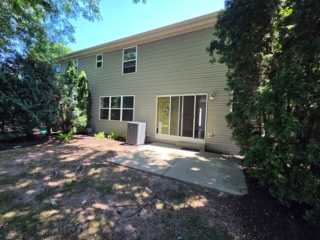 Building Photo - 740 Village Cir
