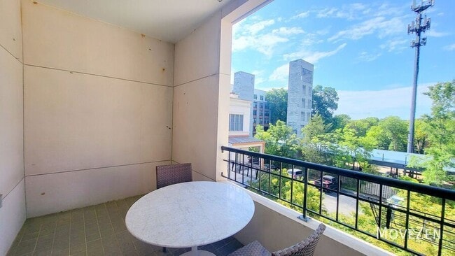 Building Photo - 208 E Davie St