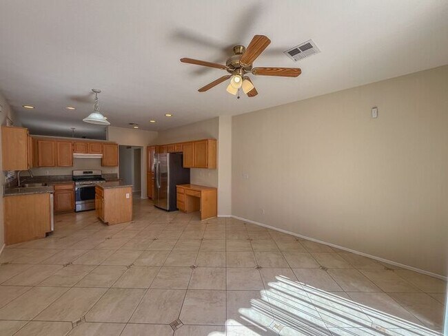 Building Photo - Charming Single-Story Home in a Prime Loca...