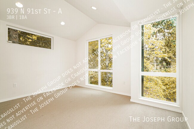 Building Photo - 939 N 91st St