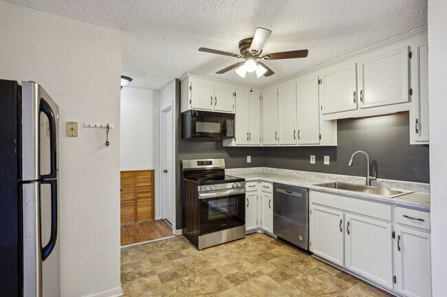 Building Photo - 41 Burlington Ct