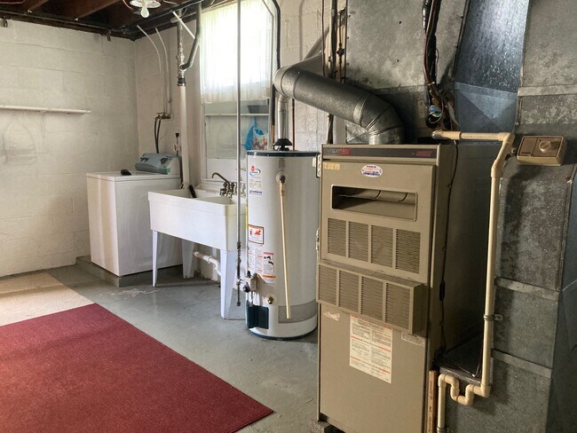 Building Photo - 1090 Clay Pike