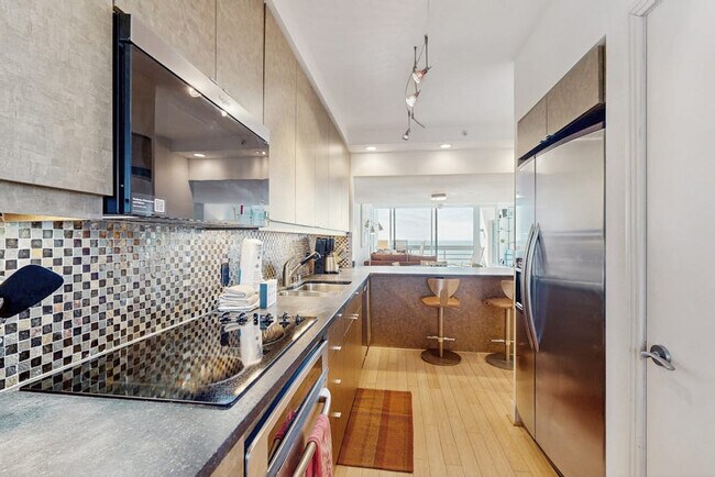 Building Photo - 1109 Gulf of Mexico Dr
