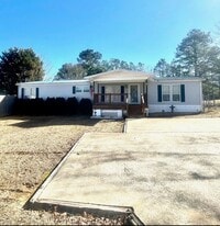 Building Photo - 3 Bed 2 Bath