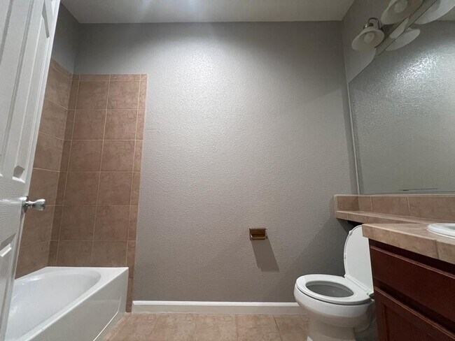 Building Photo - 427 Anchor Ln