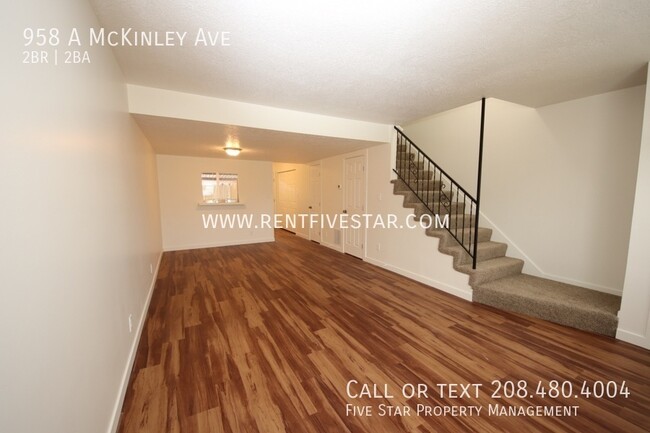 Building Photo - Spacious McKinley Townhome Available! Visi...