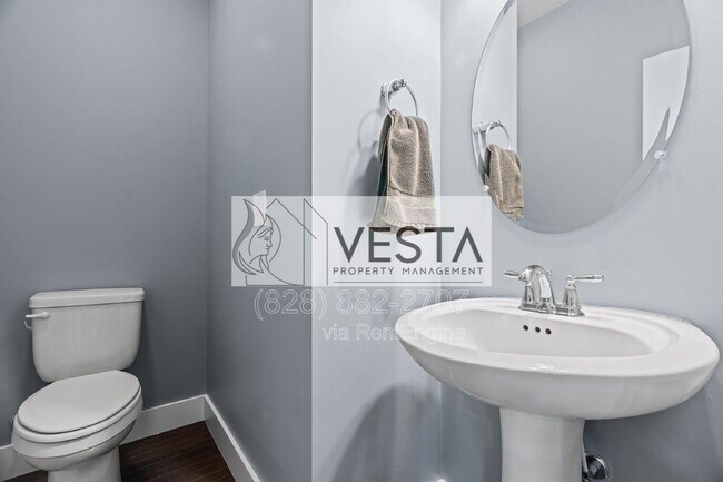 Building Photo - 16 Hyde Park Pl