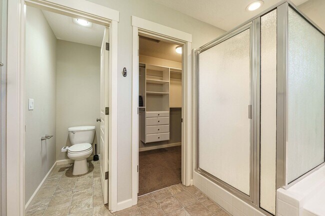 Building Photo - Cul-de-Sac Living at Its Best – Updated 3BR with Garage & A/C!