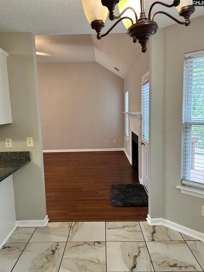 Building Photo - 405 Beech Glen Dr