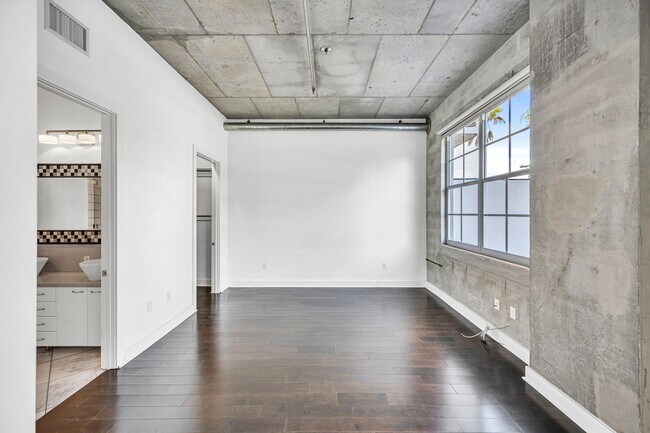 Building Photo - 411 NW 1st Ave