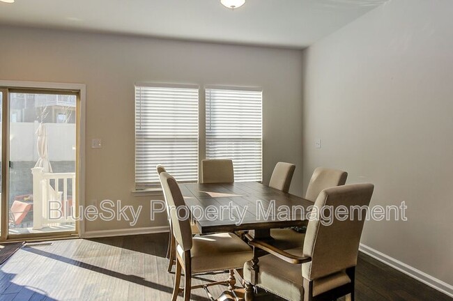 Building Photo - 822 Oval Park Ln