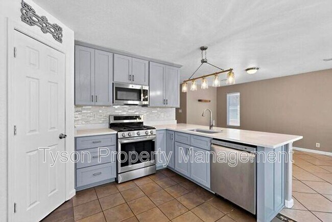 Building Photo - 5801 Day Dreamer Rd NW