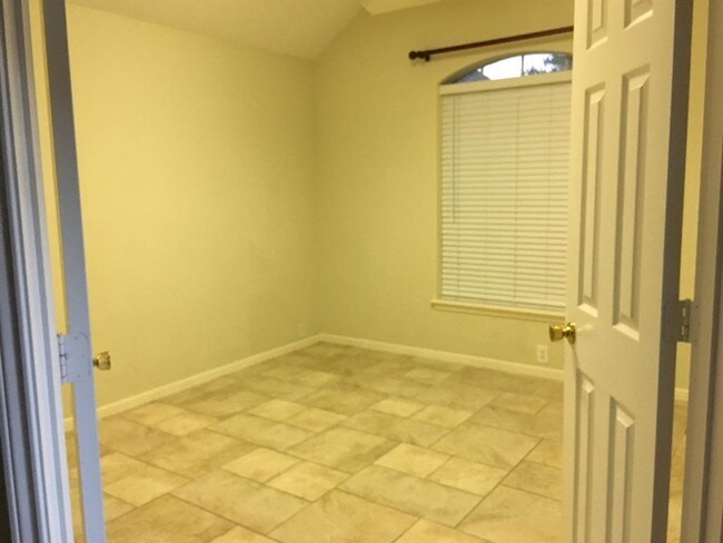 Building Photo - 3118 Silver Cedar Trail