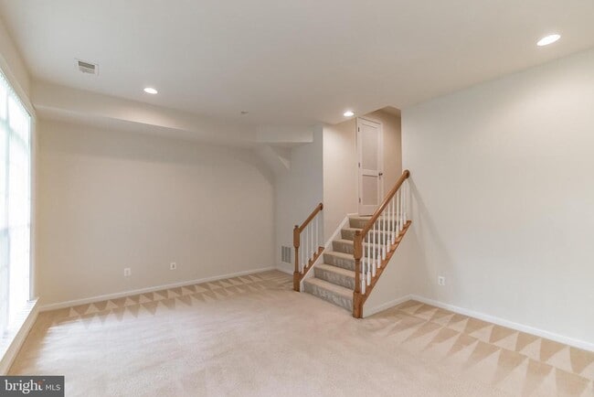 Building Photo - 2440 Battery Hill Cir