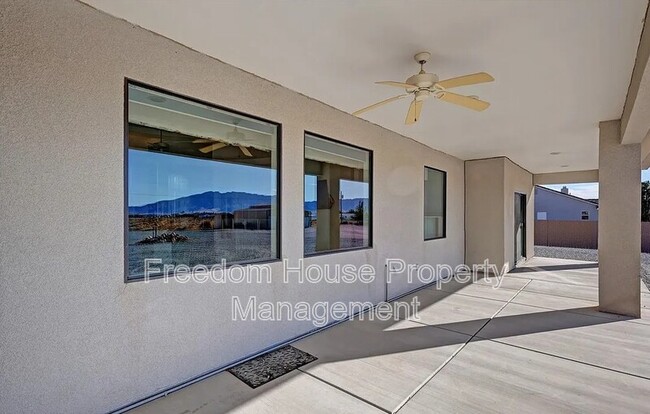 Building Photo - 3580 Prairie Ave