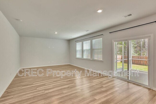 Building Photo - 146 Red Blf St