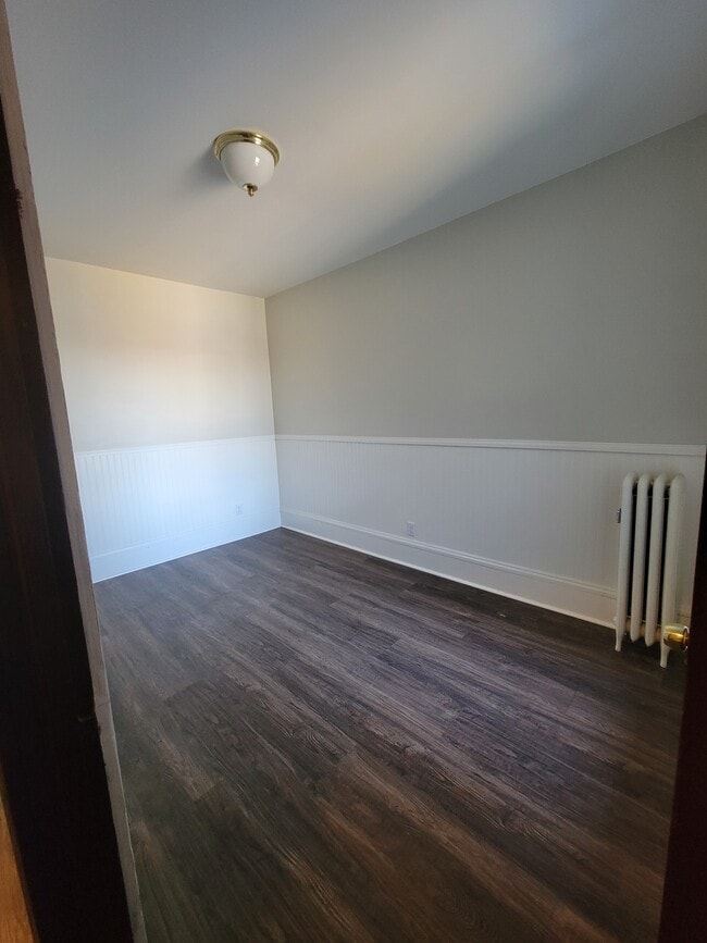 Building Photo - 603 E Spruce St