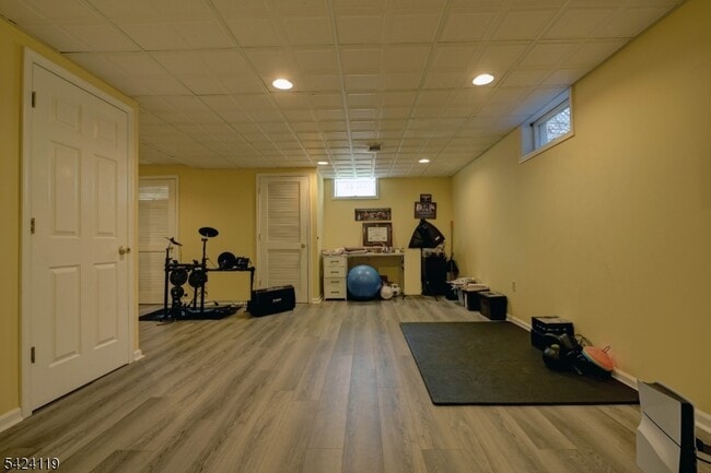 Building Photo - 31 Ashwood Ave