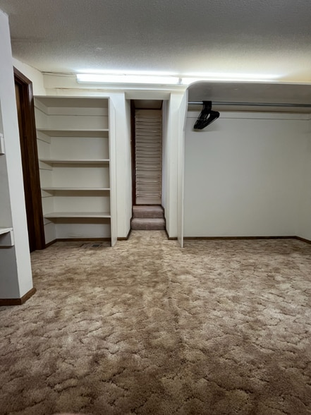 Building Photo - 5200 Villa View Dr