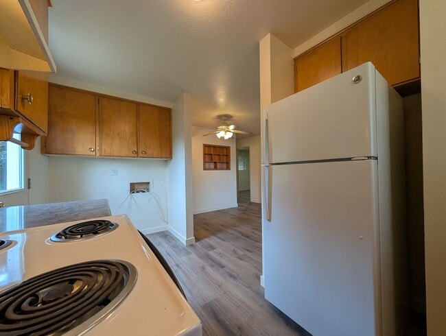 Building Photo - 2-Bedroom, 1-Bath Duplex In The Friendly Street Area In Eugene!