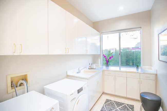Building Photo - 75273 Spyglass Dr