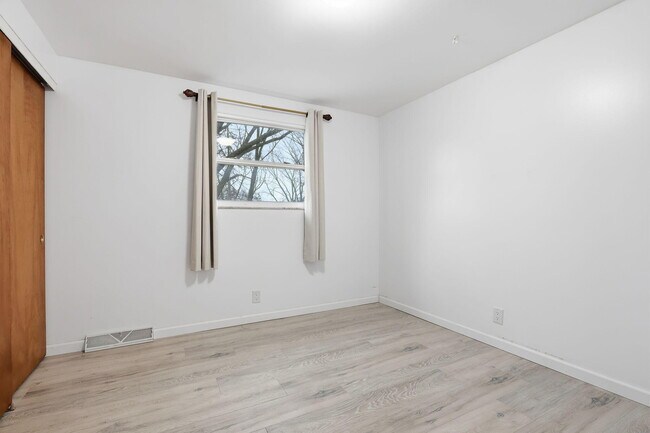 Building Photo - 6382 Houghten Dr