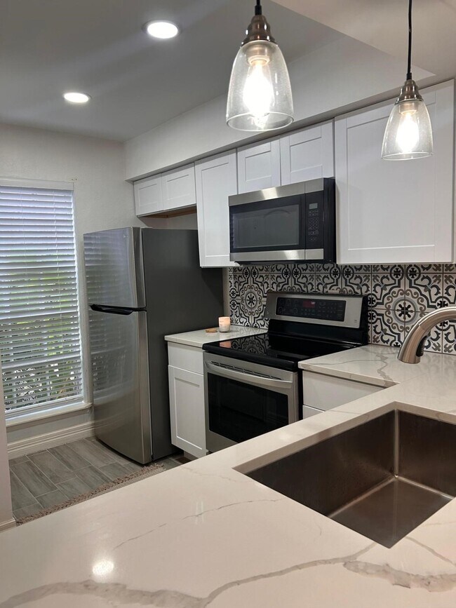 Building Photo - 1715 Moritz Dr