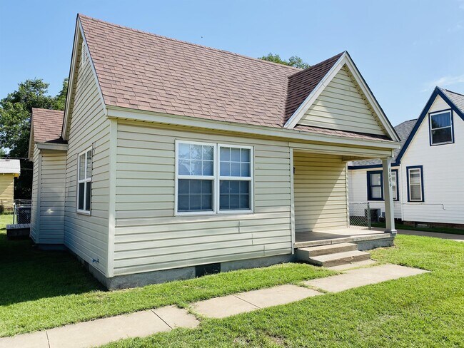 Building Photo - 1606 E Cherokee Ave