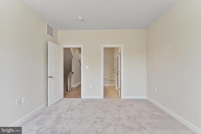 Building Photo - 7249 Mountaineer Dr