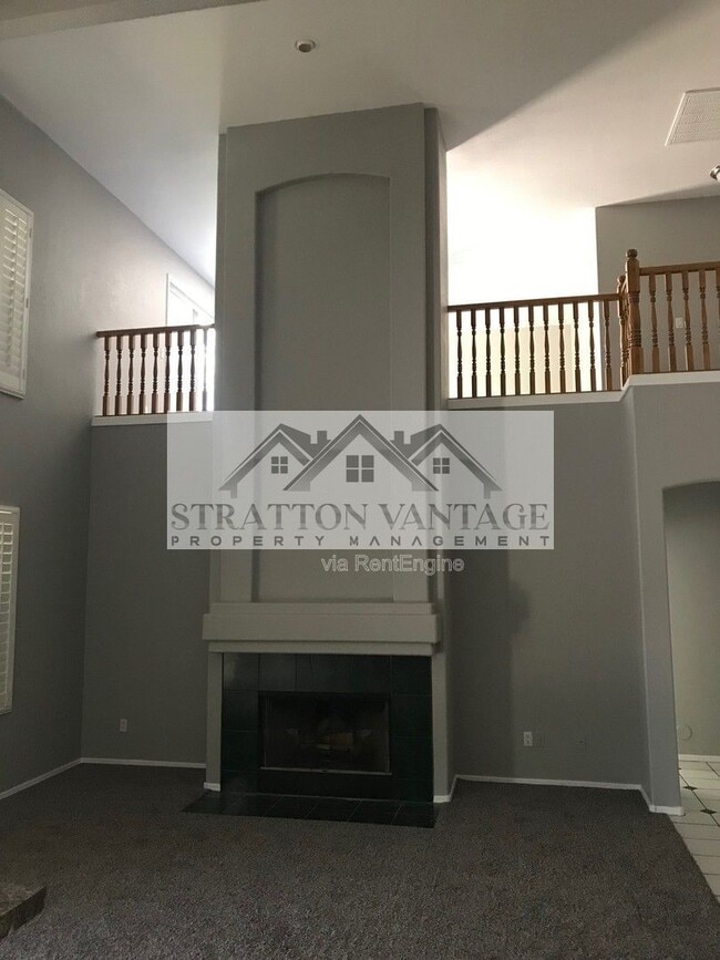 Building Photo - 4740 E Desert Ln