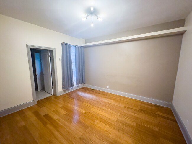 Building Photo - 3714 S Indiana Ave