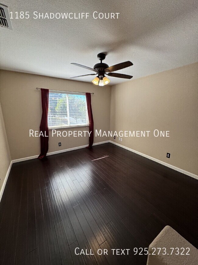 Building Photo - 1185 Shadowcliff Ct