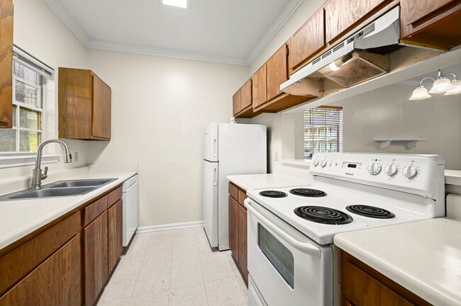 Building Photo - 5379 Rosedown Ct