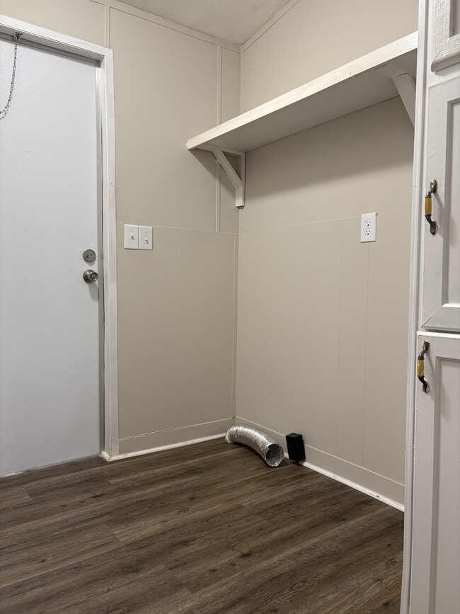 Building Photo - 237 Laurel Ln