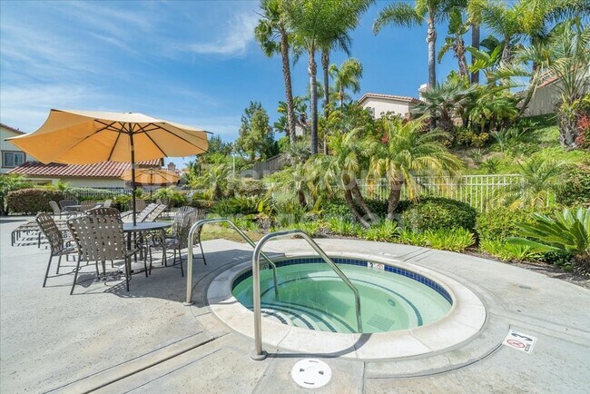 Building Photo - ***Beautiful 3 bed / 2.5 bath / 1,975 sqft House in the Vista/Shadowridge Neighborhood - Availabl...
