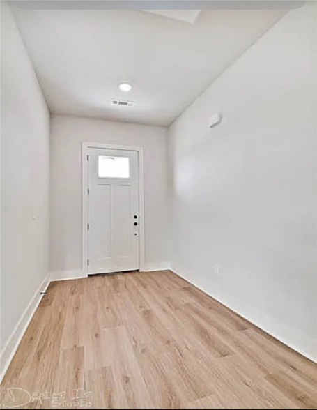 Building Photo - 952 Pinnacle St