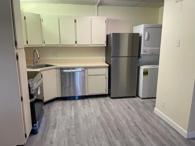 Building Photo - 203 Foxtail Dr