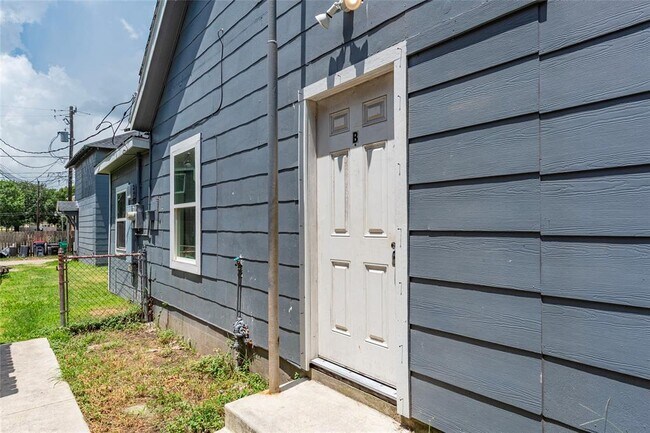 Primary Photo - 2801 Virginia St