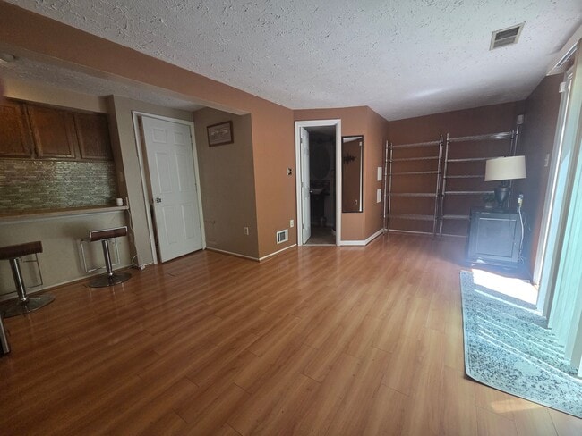 Building Photo - 1598 Pin Oak Dr